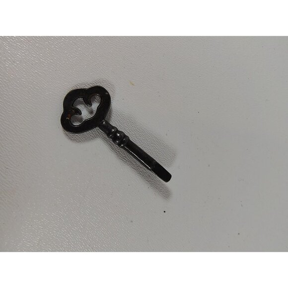 Vintage Sewing Machine Treadle Key 3 Sided Triangle Tip Drawer Cabinet Key - Picture 3 of 3